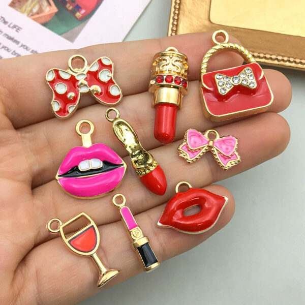 O1CN01bYU6w32Hxtpz1UP7G_2216061589218-0-cib Wholesale 1 Drop Oil Alloy Red Simulated Lipstick Bow DIY Pendant