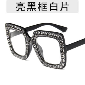 Figure / Bright Black Frame White