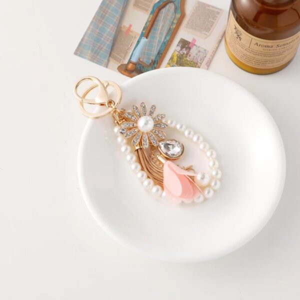 O1CN01buN8pG2A5DBNRhCmN_1874418151-0-cib Wholesale Tassel Pearl Beads Rhinestone Sunflower Keychain