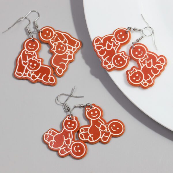 O1CN01bv7WSS27Sccgeo9i3_3843297796-0-cib Wholesale Christmas Funny Round Cookie Man Acrylic Earrings