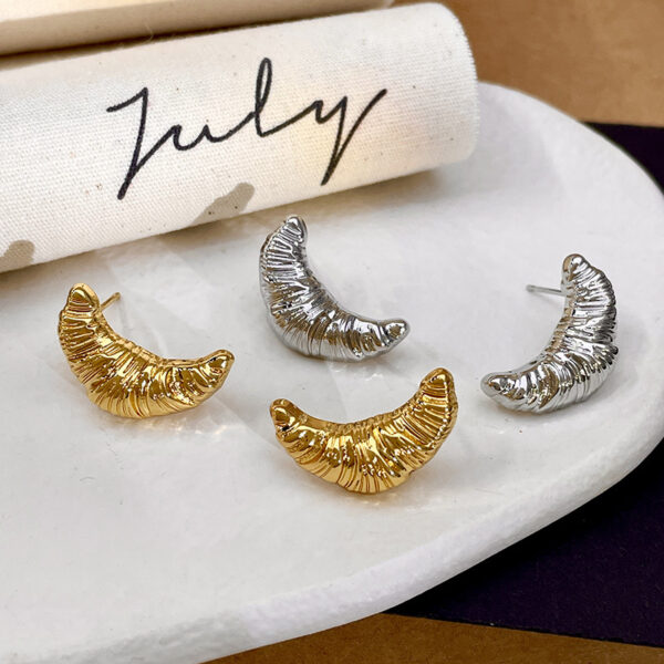 O1CN01c7EOnK22lKfA3auqm_986567160-0-cib Wholesale Bull Horn Bag Moon Alloy Earrings