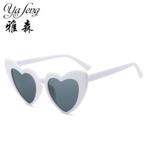 156x147 / White frame black piece