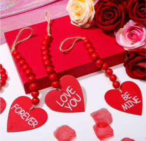 O1CN01cdHm7V24KsySFdovH__2213228667373-0-cib Wholesale Valentine's Day decoration wooden bead string heart-shaped wall decoration