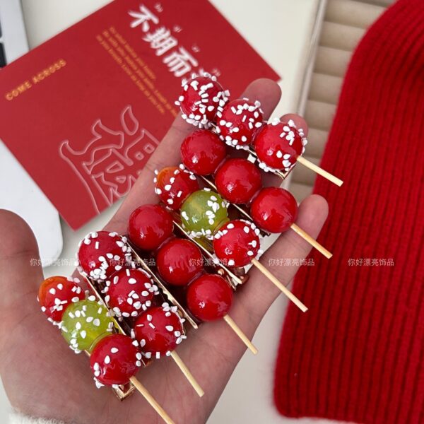 O1CN01ctAHSI2DuunCbPQ4w_2212929498670-0-cib Wholesale Cute Simulated Candied Haws Food Hairpin