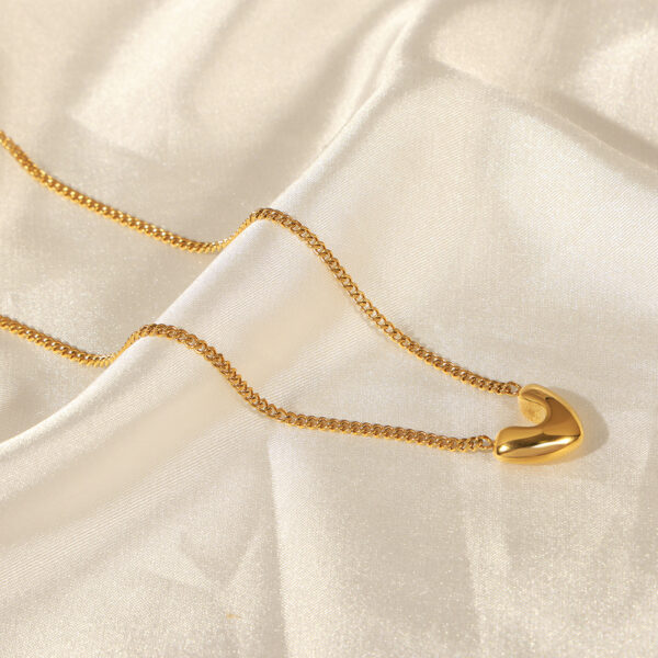 Wholesale Heart-shaped Titanium Steel Necklaces