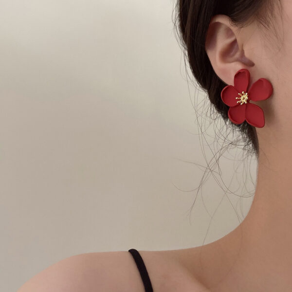 O1CN01dOX4CE28NPbvkbNiV_2259887920-0-cib Wholesale Vintage Romantic Flower Metal Earrings