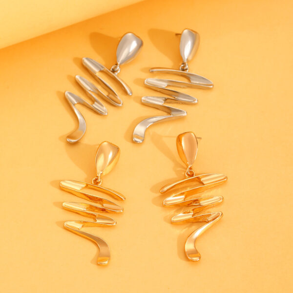 Wholesale Exaggerated Asymmetrical Linear Alloy Earrings