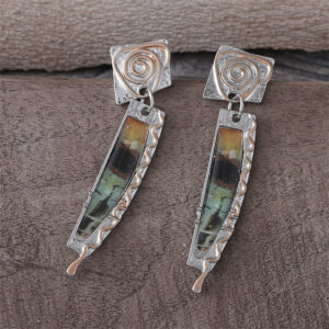 O1CN01dvCmiG2Lo3nGjIyEq__2216053279738-0-cib Wholesale Creative Vintage Colored Alloy Earrings