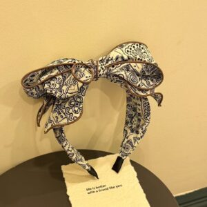 F789 - off-white paisley