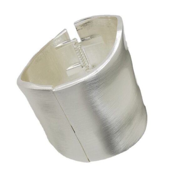 O1CN01eBx1Ba1ggMpBf228S_2208056984171-0-cib Wholesale Vintage Metal Wide Edge Gold Brushed Bracelet