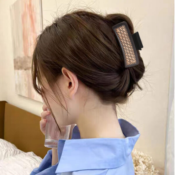 O1CN01eC63UH1ftMW0Mz2y0_3172764064-0-cib-1 Wholesale Western Style Sunflower Leather Hair Clip Shark Clip Combination