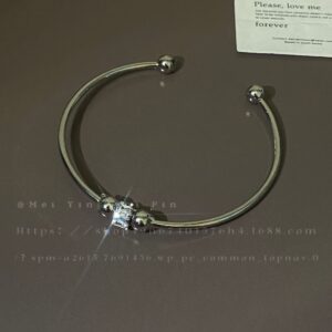 Single zircon bracelet