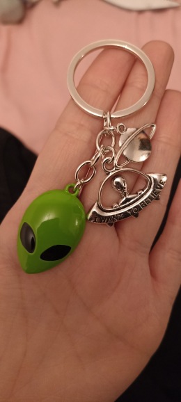 Wholesale Green Alien Spaceship Rocket Alloy Keychains