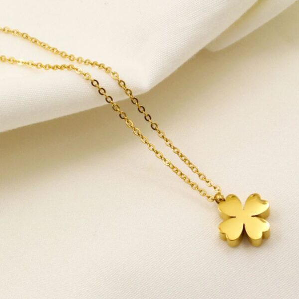 O1CN01epXE9U20XTYrsKj2T_2217677156859-0-cib Wholesale 18K Four-leaf Clover Titanium Clavicle Chain
