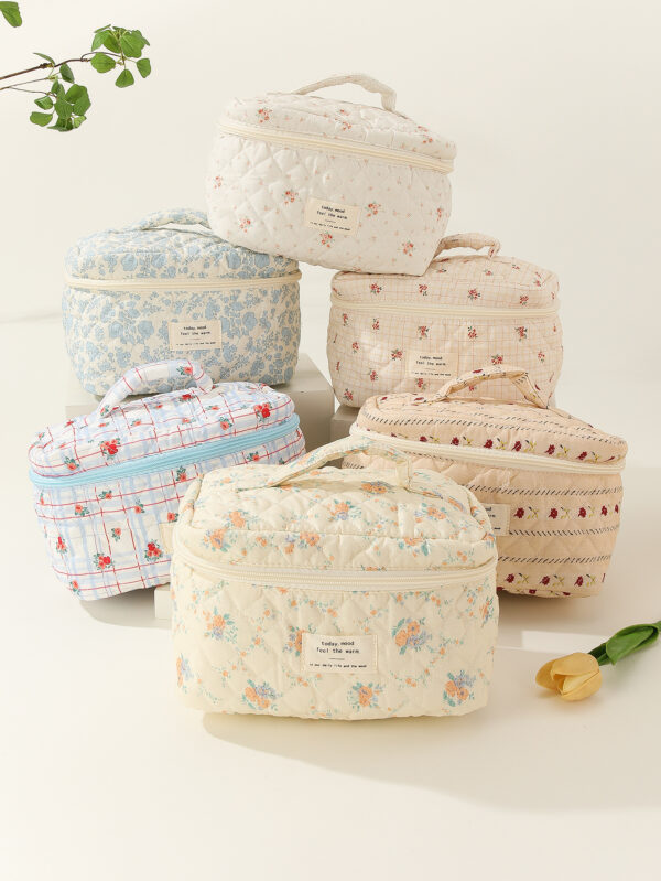 O1CN01etfw4G1dv4keSrLHq_950973797-0-cib-1 Wholesale Portable Large Capacity Small Floral Storage Portable Quilted Cotton Cosmetic Bag