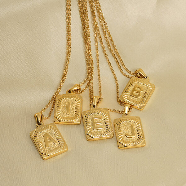 O1CN01f00rDt1tSFYnzBWyq_2211833655900-0-cib Wholesale Brand Letter Pendant Gold Plated Necklaces