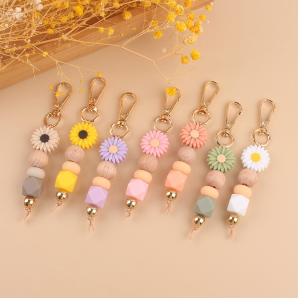 O1CN01fIXtof1NrNfgY2cJO_2214899881623-0-cib Wholesale Silicone Cartoon Daisy Keychains