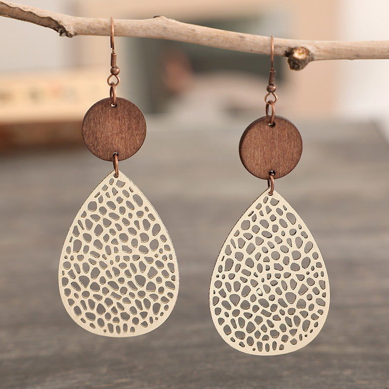 Wholesale Vintage Hollow Web Spliced Wood Chip Leather Earrings