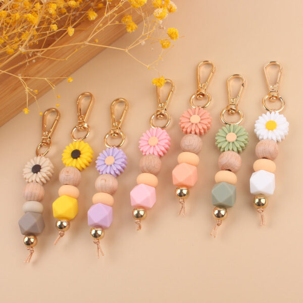 O1CN01fVuSSy1NrNfiktbqY__2214899881623-0-cib Wholesale Silicone Cartoon Daisy Keychains
