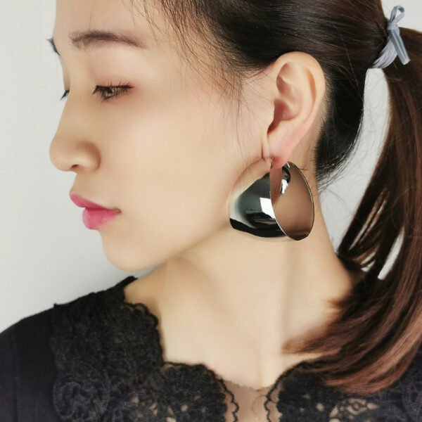 O1CN01fvpY001YXeHk3IxRN_2713133069-0-cib Wholesale Circle Exaggerated Alloy Earrings
