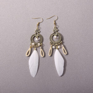 White feather earrings-classic style