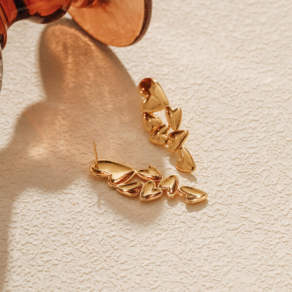 O1CN01gV94At1EhSZWN1S94_2210915660383-0-cib Wholesale Heart Irregular Copper Plated 18K Real Gold Earrings