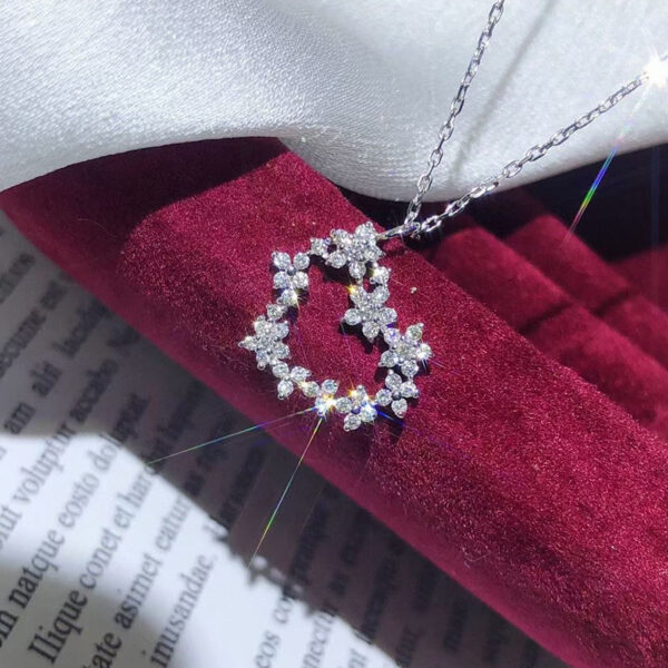 O1CN01gqesf51jNXI0UCO1K_3551054536-0-cib Wholesale Heart Shaped Flowers Inlaid Diamond Zircon Necklaces