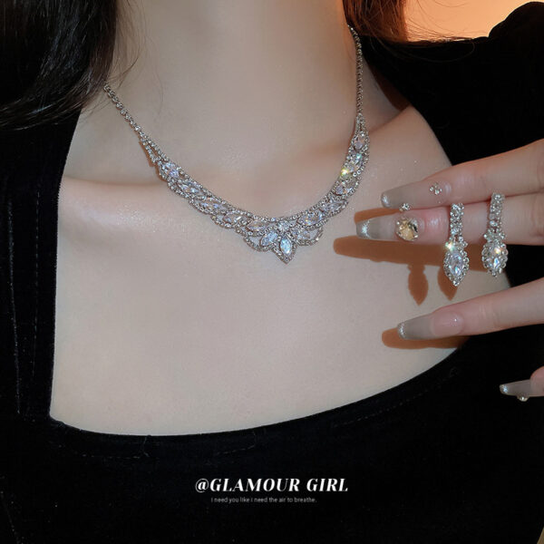 Wholesale Heavy Diamond Drop U-Shaped Tassel Earrings and Necklace Two-Piece Set