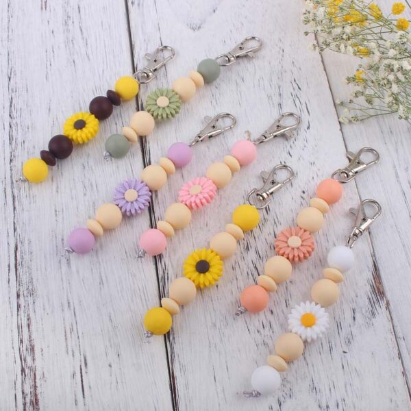 Wholesale Silicone Daisy Beaded Keychain