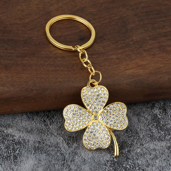 O1CN01hLZgA32KP2dOlNe3B_2213263739548-0-cib Wholesale Diamond Lucky Four-Leaf Clover Car Metal Pendant Keychains