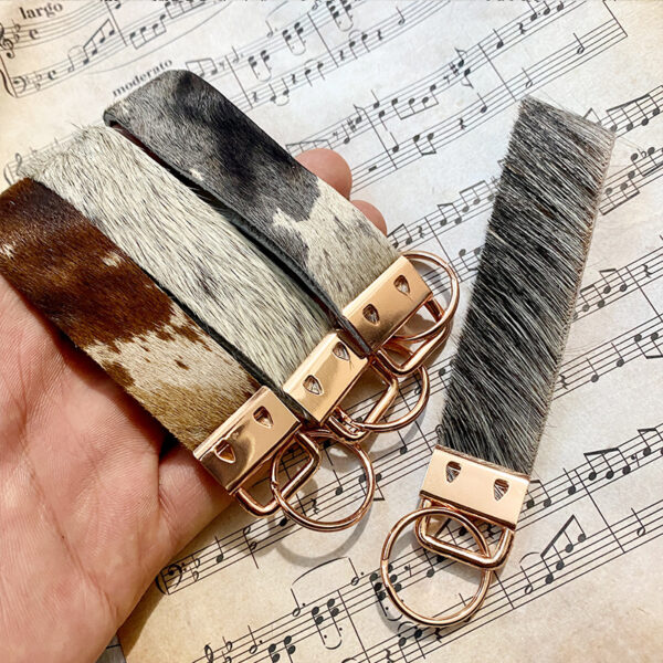 O1CN01hoWhyQ1zp30mMT9y9_2215459036762-0-cib Wholesale Vintage Western Style Genuine Leather Horsehair Keychain