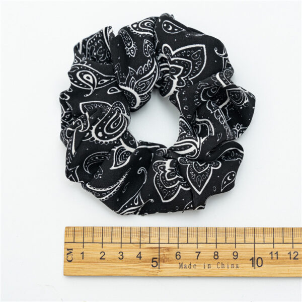 O1CN01iHD4Q21VslaebhuT3_2254722709-0-cib Wholesale Fabric Black and White Large Intestine Scrunchie