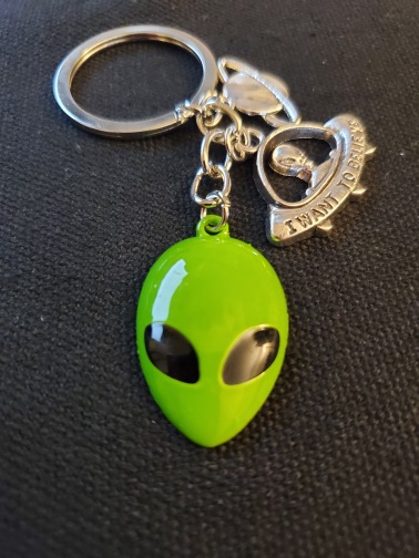 Wholesale Green Alien Spaceship Rocket Alloy Keychains