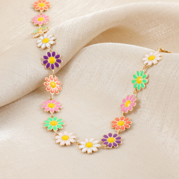 Wholesale Alloy Small Daisy Flower Clavicle Necklace