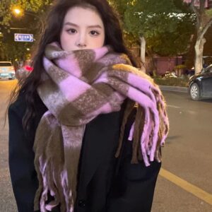 Yu Shuxin with [Pink Cafe Plaid]]