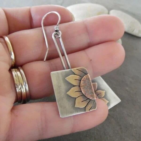 O1CN01imKJD11fCJKuzmyS5_4260613970-0-cib Wholesale Bohemian Square Sunflower Pattern Earrings