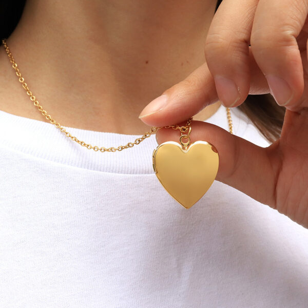 O1CN01jM06mZ1MV6lCJ2HmU_2215457981439-0-cib Wholesale Love Photo Box Pendant Opening and Closing Heart Pendant Clavicle Chain Neck Chain Titanium Steel Necklace