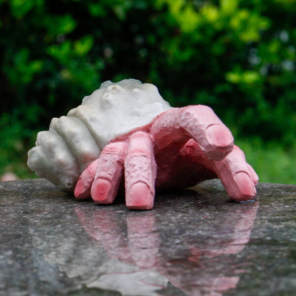 Wholesale Finger Parasitic Crab Resin Ornaments