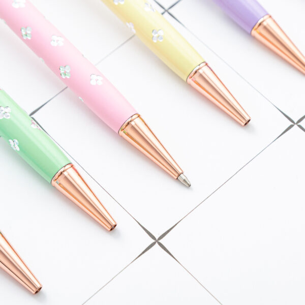 Wholesale Metal Four Leaf Grass Pendant Ball Pen