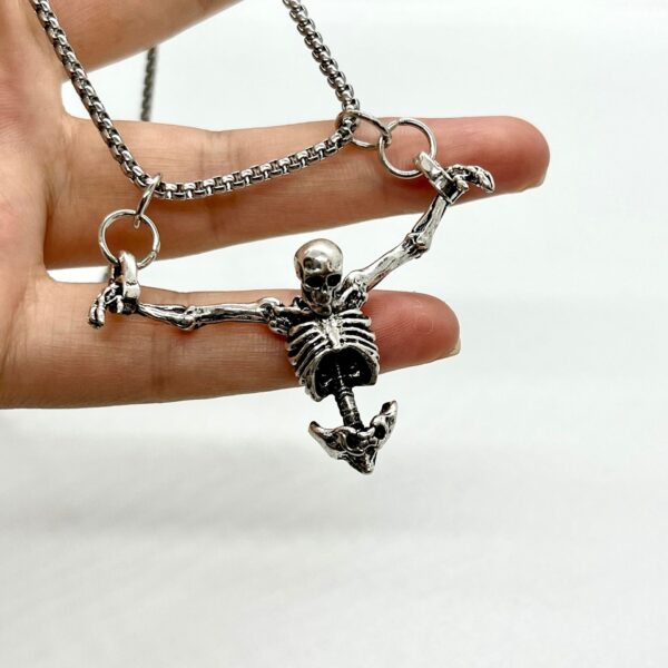 O1CN01kGCarl1Vp6dxdTTiM_2215648452701-0-cib Wholesale Vintage Skull Halloween Necklace