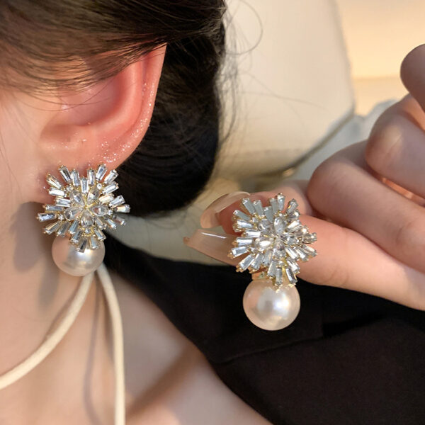 Wholesale Zircon Snowflake Pearl Earrings