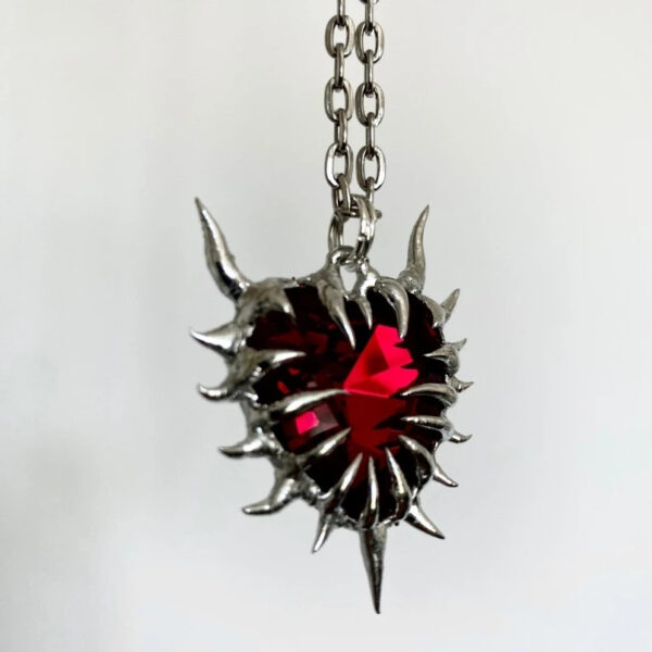 O1CN01kSPgpd1Vp6hhNUBpg_2215648452701-0-cib Wholesale Heart of Thorns Dark Gothic Hip Hop Necklace