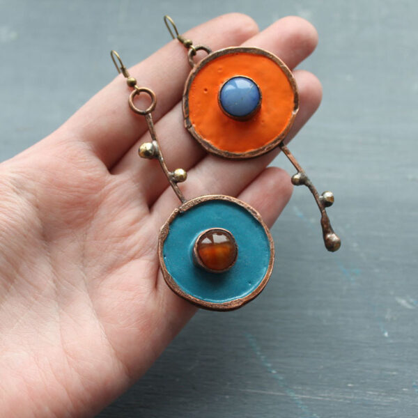 O1CN01kahDV61Qxk39Yk668_2215620942043-0-cib Wholesale Asymmetric Vintage Round Enamel Alloy Earrings