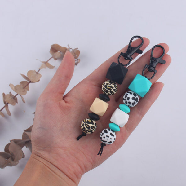 O1CN01kbYXd91NrNe5yY25c_2214899881623-0-cib-1 Wholesale Silicone Leopard Beaded Keychain