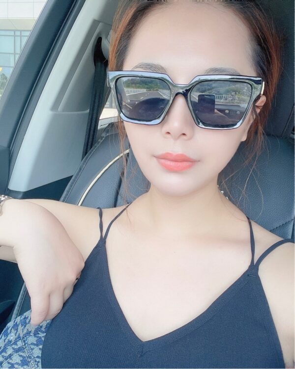 Wholesale Large Frame Retro Square Wide Edged PC Sunglasses