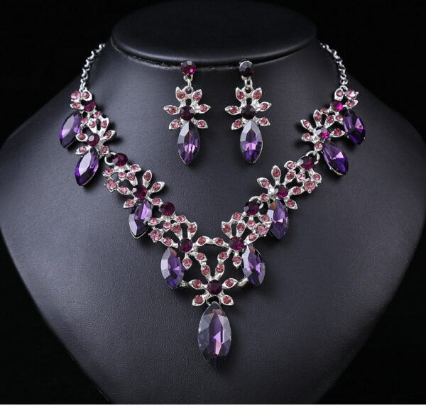 Wholesale Vintage Crystal Alloy Long Necklace Earrings Set