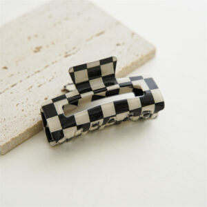 Black and white grid [about 8cm]]