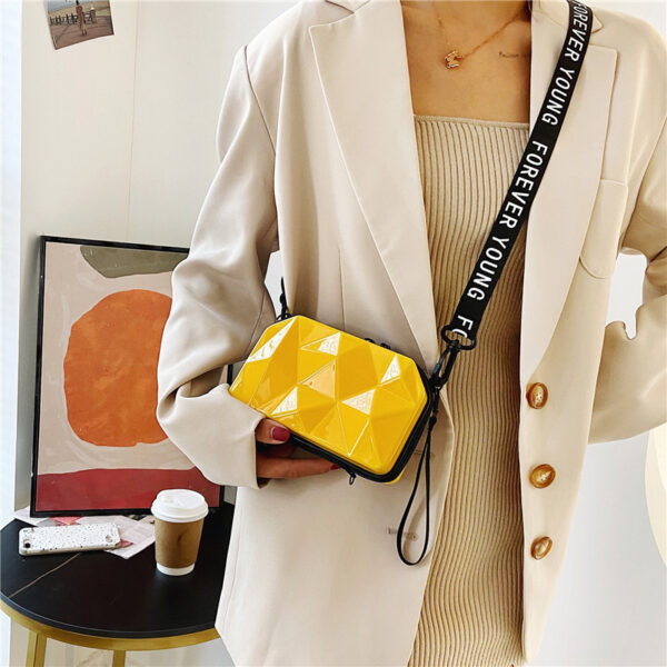 O1CN01lsP9au1YcEKW9xxHo_2215276223079-0-cib Wholesale PVC Mini Messenger Bag