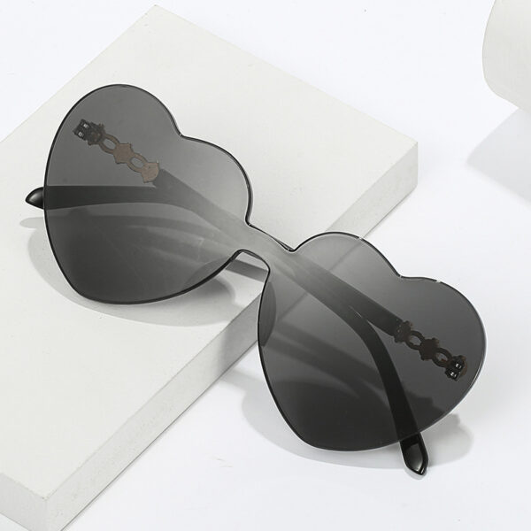 O1CN01m8EQuY1f1Jd7X0T5A_2212082493946-0-cib Wholesale PC Frameless Heart Shaped Sunglasses