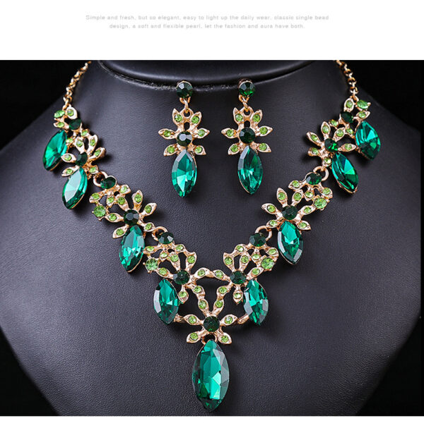 Wholesale Vintage Crystal Alloy Long Necklace Earrings Set
